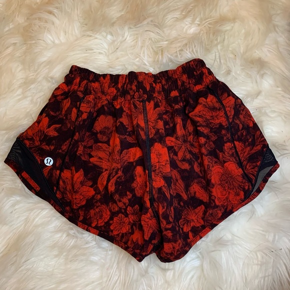 Lululemon red & black hotty hot shorts size 2, 2in - Picture 2 of 8